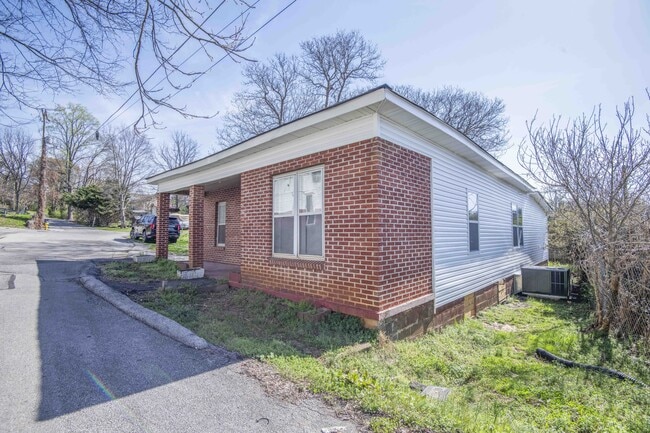 Photo - 912 Hotel Ave