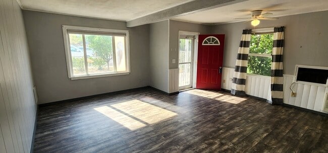 Photo - 122 Ginkgo St S