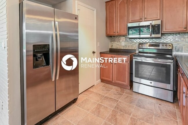 Photo - 3 Bedroom Pet-Friendly Home in Jacksonville, FL with Main Street Renewal