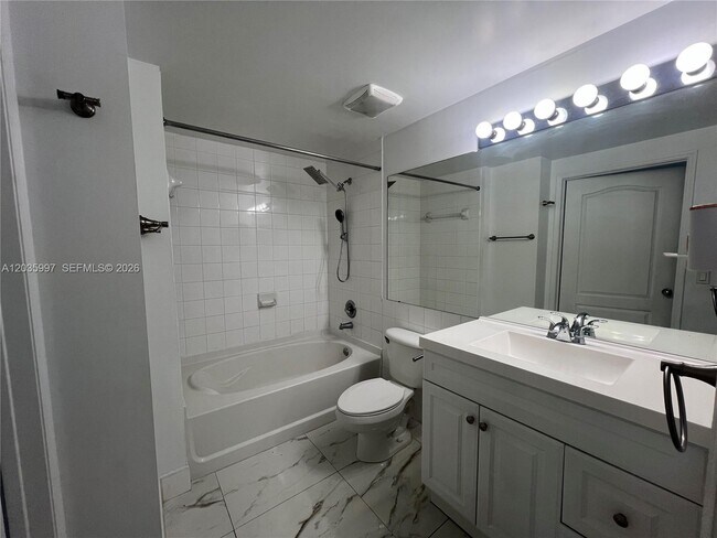 5085 NW 7th St Unit 711