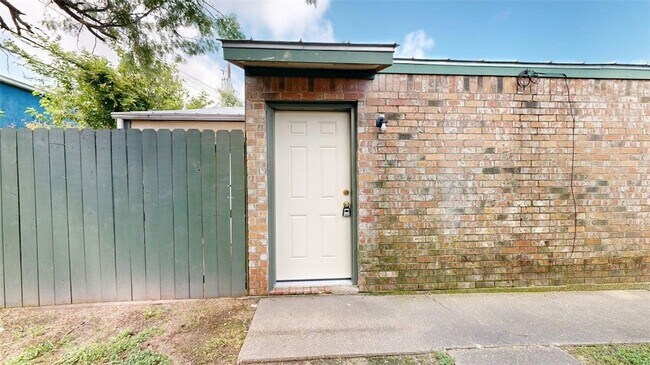 Photo - 725 Peppertree Dr Apartment Unit 27