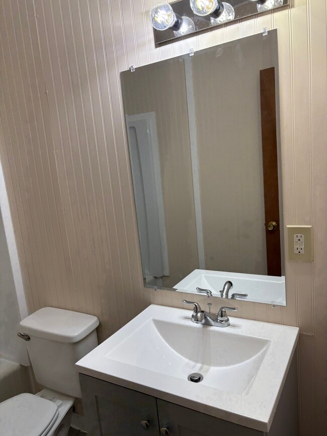 Bathroom - 5713 Norledge Ave