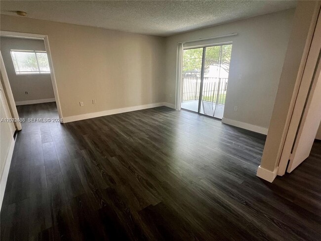 Photo - 350 Palm Cir W Unidad 203