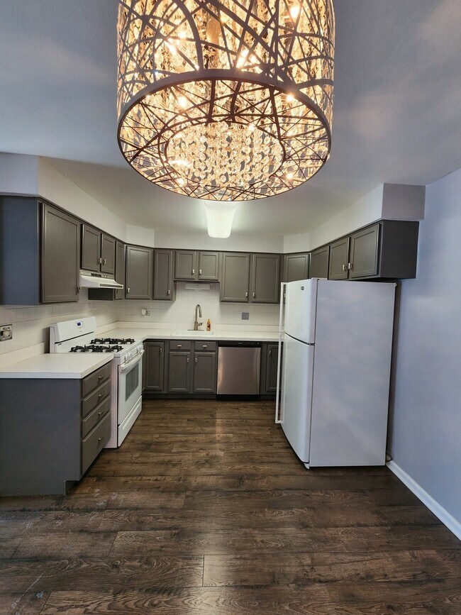 Photo - 123 Brewster Ct Unit B