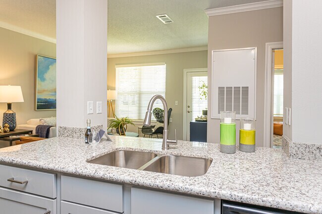 2BR, 2BA - 987SF
