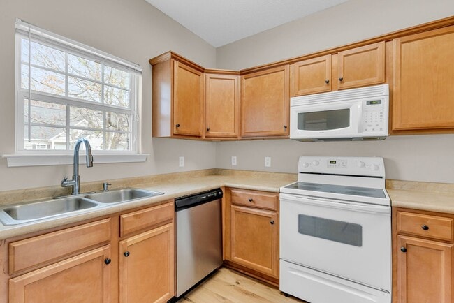 Photo - 3 Bedroom 2.5 Bathroom Townhome in Cypress Point - Richmond Hill