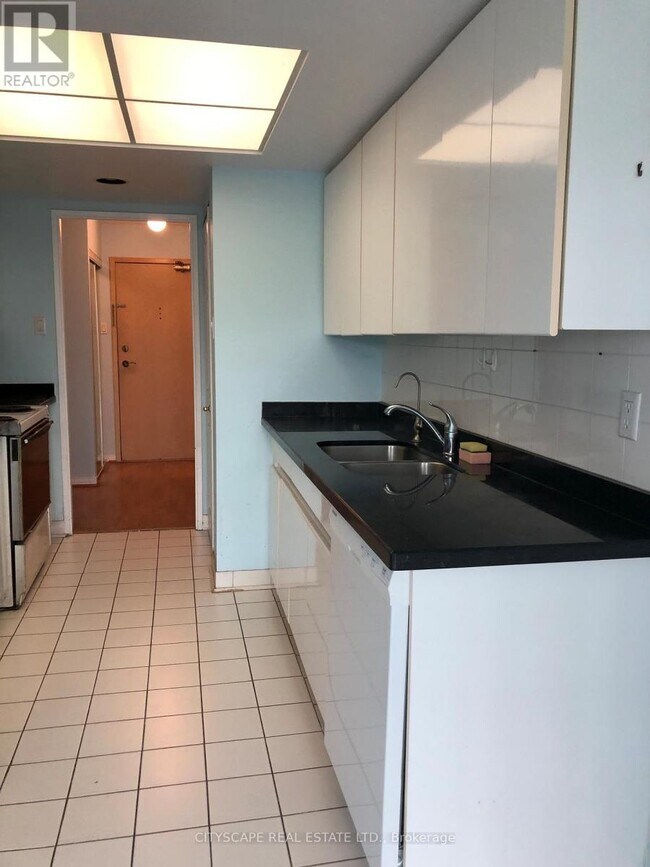 Photo - 7825 Bayview Ave Unit 1014