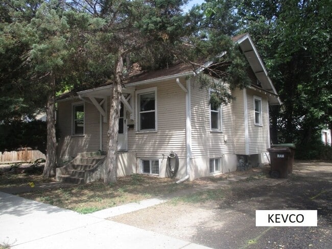 Building Photo - 208 E Pitkin St Unit 208.5 E Pitkin St