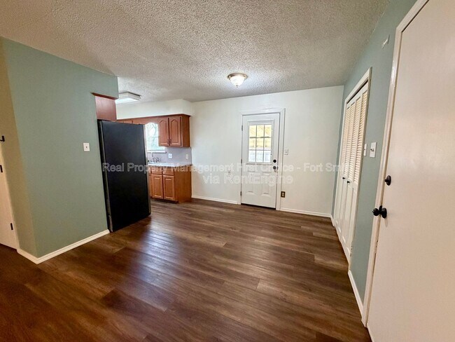 Photo - 904 Hillside Dr