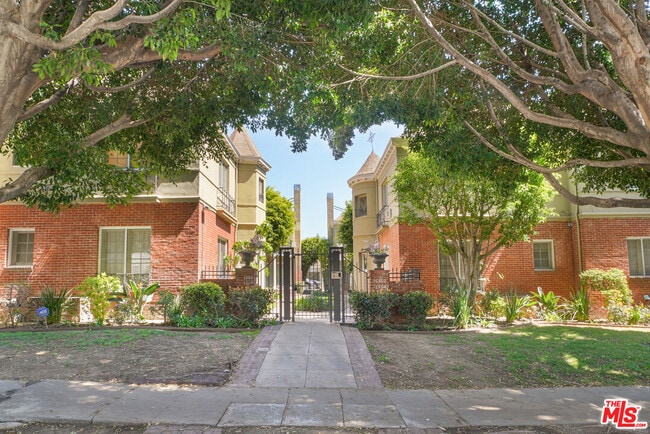 Building Photo - 1306 N Alta Vista Blvd Unit 1306 1/2 Rental