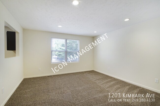 Photo - 1203 Kimbark Ave