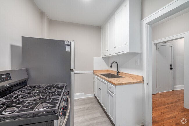 1BR, 1BA - 655SF - Kitchen