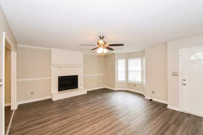 Photo - 109 Lone Oak Dr