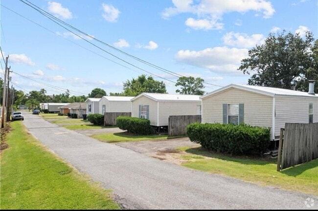 Building Photo - 113 Danos Ln Rental