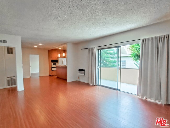 Photo - 943 19th St Unit 5