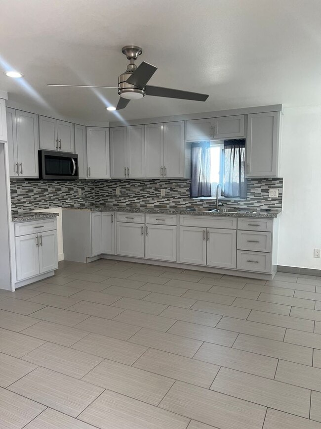 Building Photo - 8677 Dearborn Ave Unit 8677 Dearborn APT A