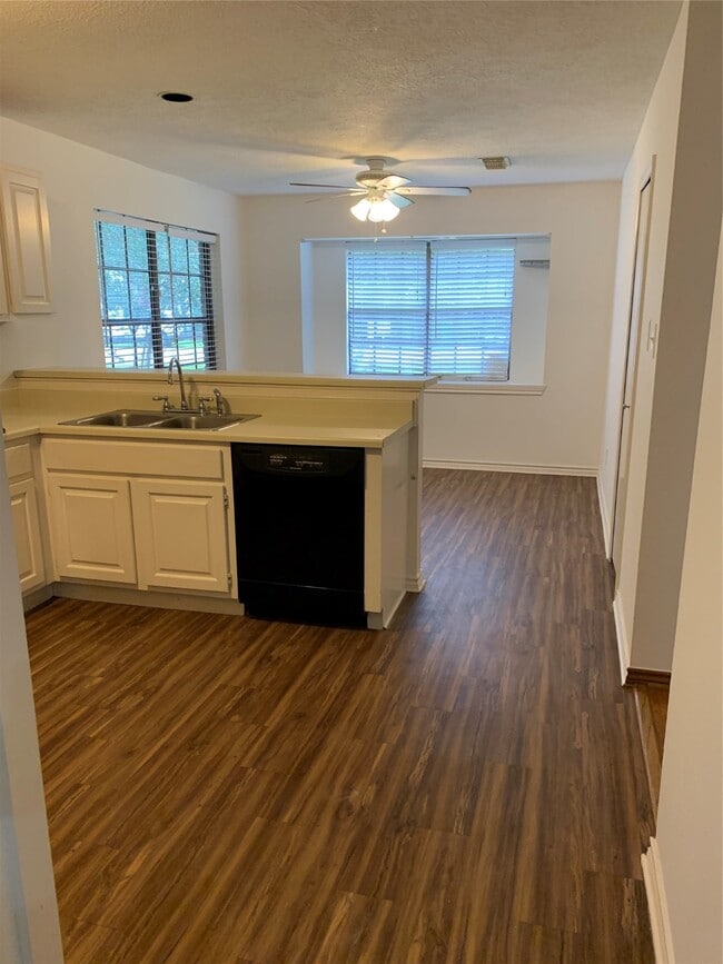 Building Photo - 73 Hickory Oak Dr Rental