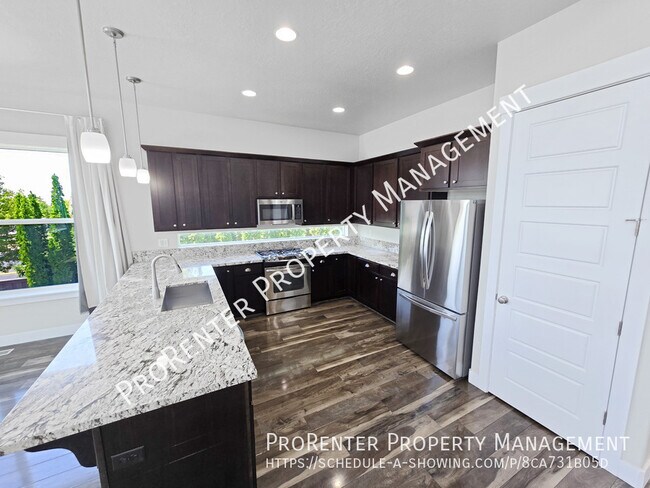 Photo - 1308 E Maple Way
