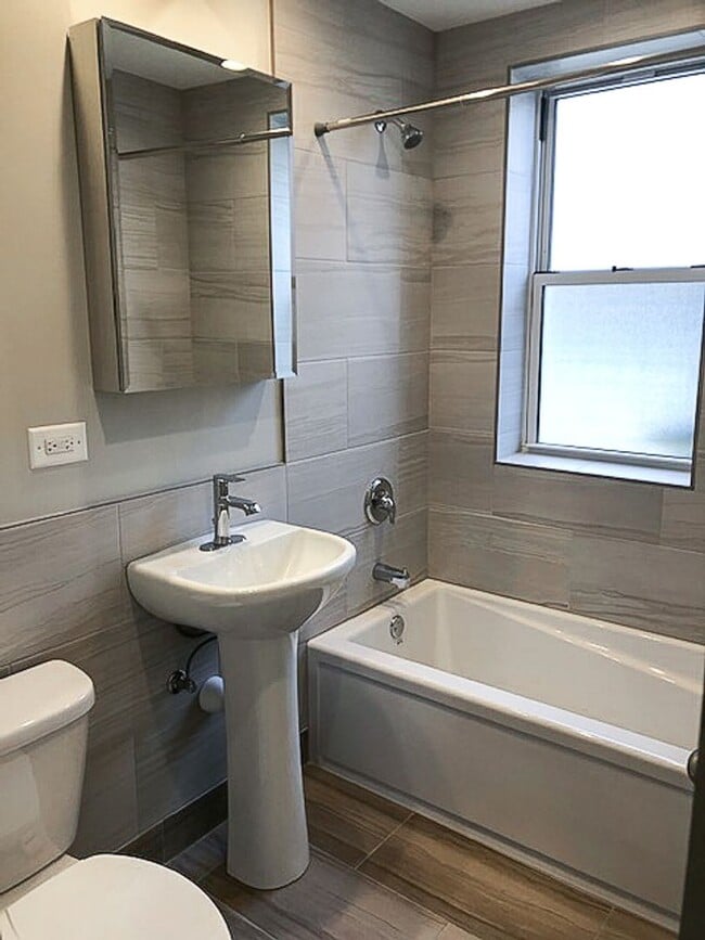 Photo - 1931 W Winona St Unit GDN