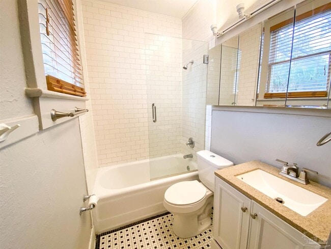 Photo - 1724 E La Rua St