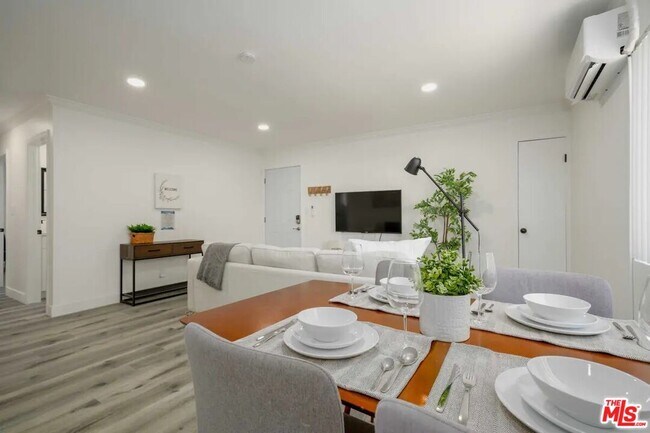 2417 S Budlong Ave Unit 3