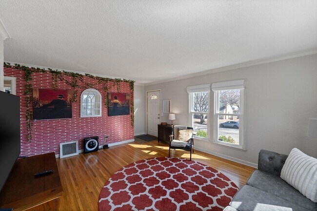 Photo - 2901 Zenith Ave N