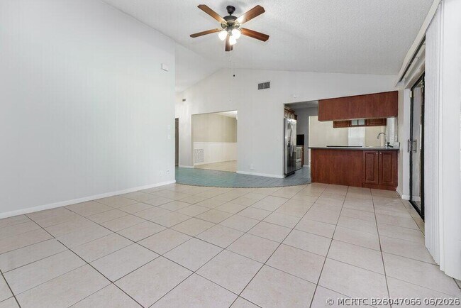 Photo - 547 Indigo Ave