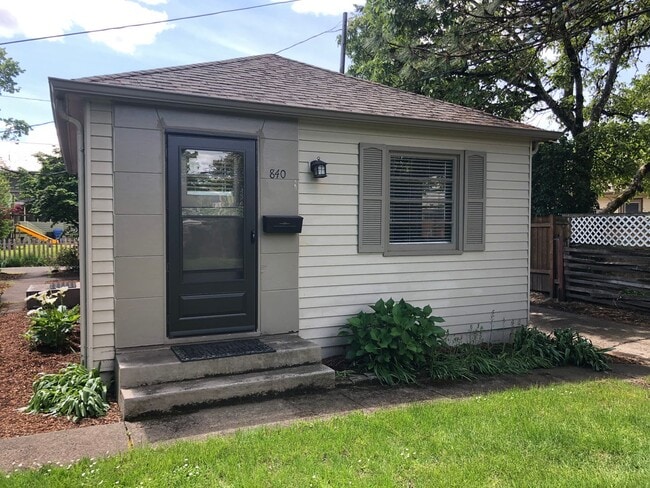 Photo - One Bedroom Cottage in the Heart of Salem Unit 840