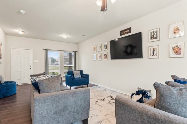 Photo - 3023 Narrow Stream Way