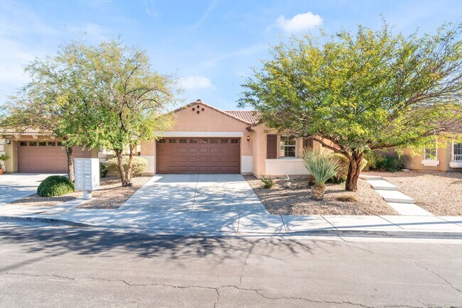 Building Photo - Gorgeous Mountains Edge Pool Home For Rent !