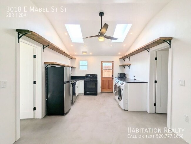 Building Photo - 3018 E Mabel St