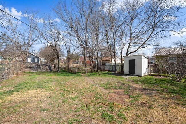 Photo - 918 W 3rd St