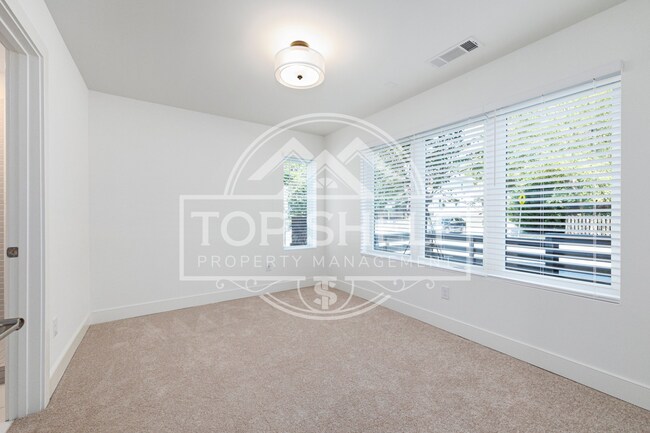 Photo - 1540 Millwood Pl