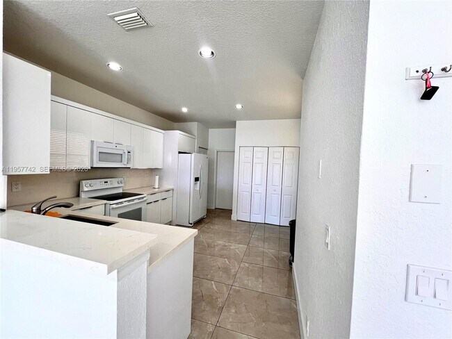 Photo - 2433 Pasadena Way