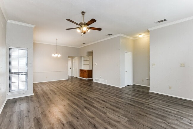 Photo - 1435 Colborne Dr