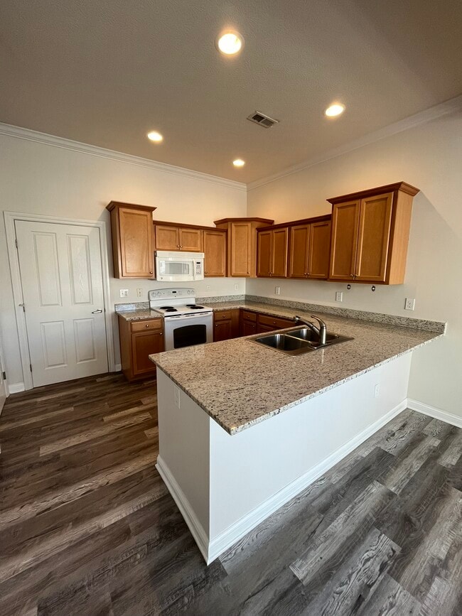 Building Photo - 6897 Rothwell St Unit 6897