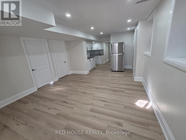 Photo - 1414 Wellwood Terrace