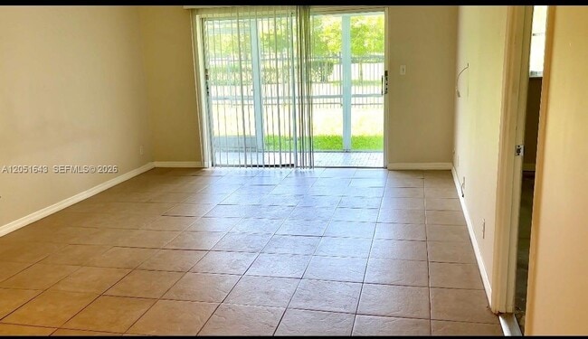 Photo - 950 Hillcrest Dr Unit 102