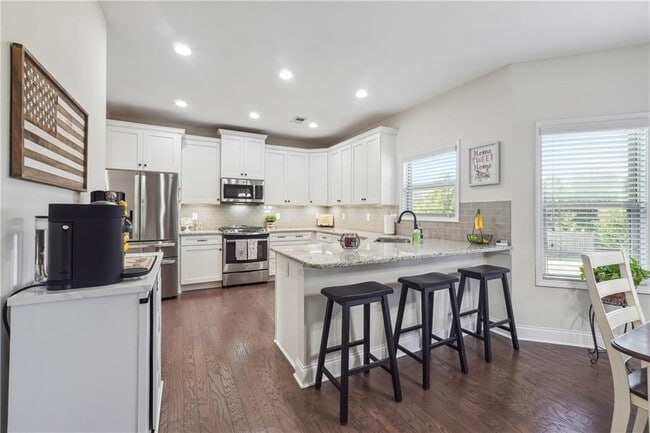 Photo - 160 Cobblestone Trl