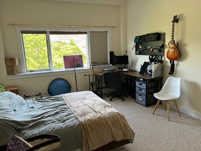 Photo - 1 The Cres Unit #5