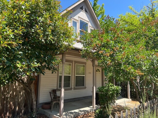 COMING SOON! 2 bed, 2 bath home in the he... - COMING SOON!  2 bed, 2 bath home in the he...