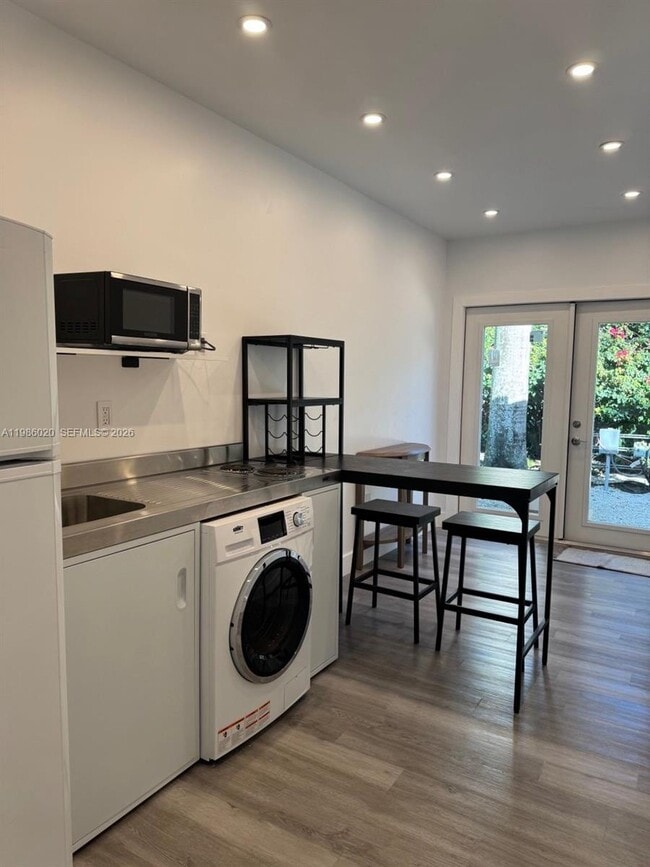 Building Photo - 58xx SW 122nd Ave Unit 2