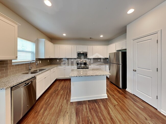 Photo - 356 Winston Cir