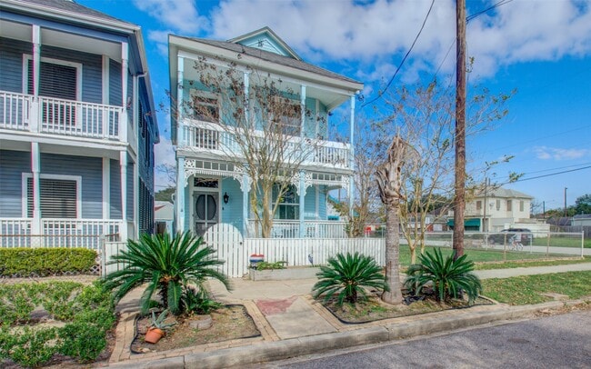Photo - 3304 Avenue Q