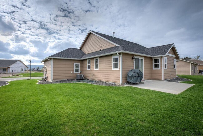 Photo - Radiant lake - 3 Bedroom Home