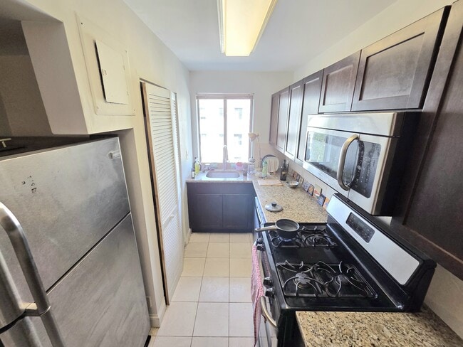 Photo - 3821 Davis Pl NW