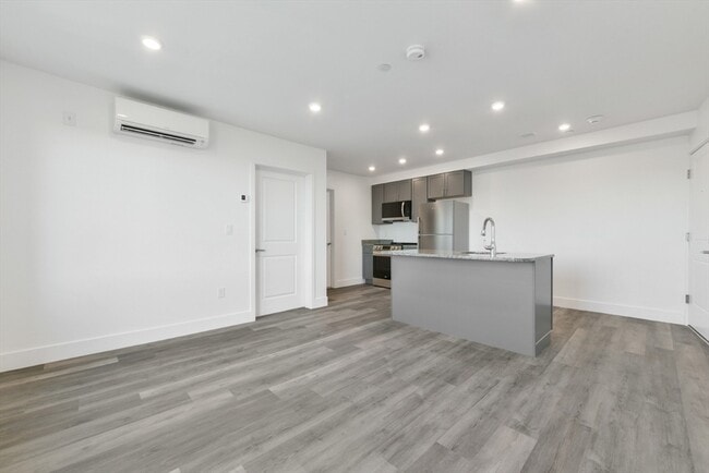 Photo - 585 Essex St Unit 609