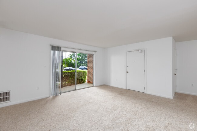 2BR, 1BA - 858SF - Living Room