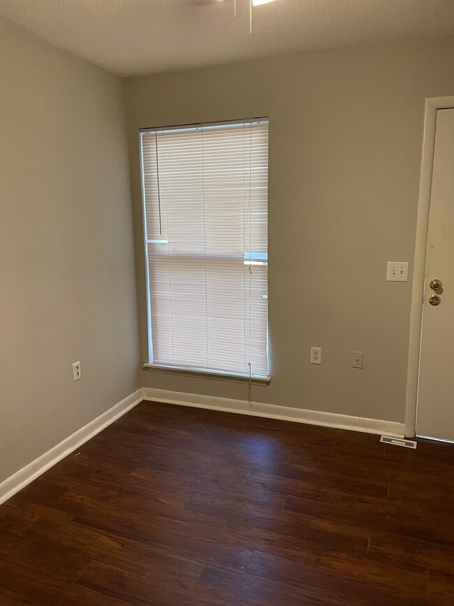1411 Collegiate Cir Unit 102