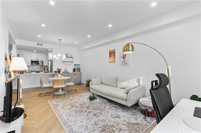 Building Photo - 1074 Peachtree Walk NE Unit B320